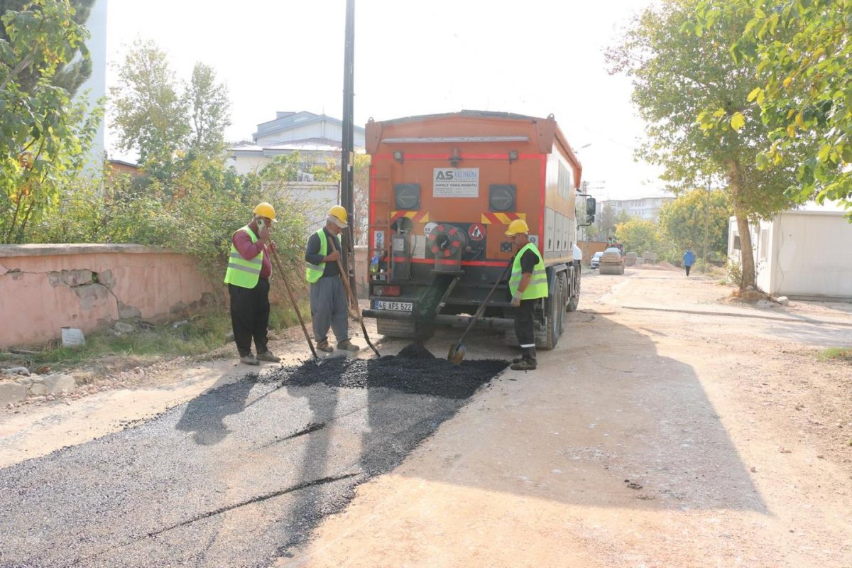 Menderes Mahallesi’nde Yol Onarım Çalışmaları Sürüyor