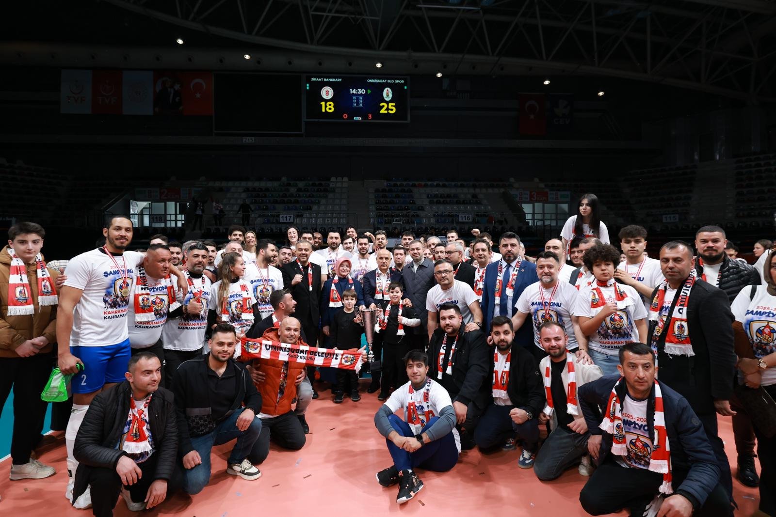 Edeler, artık Efeler Ligi’nde! Şampiyon kupasına kavuştu