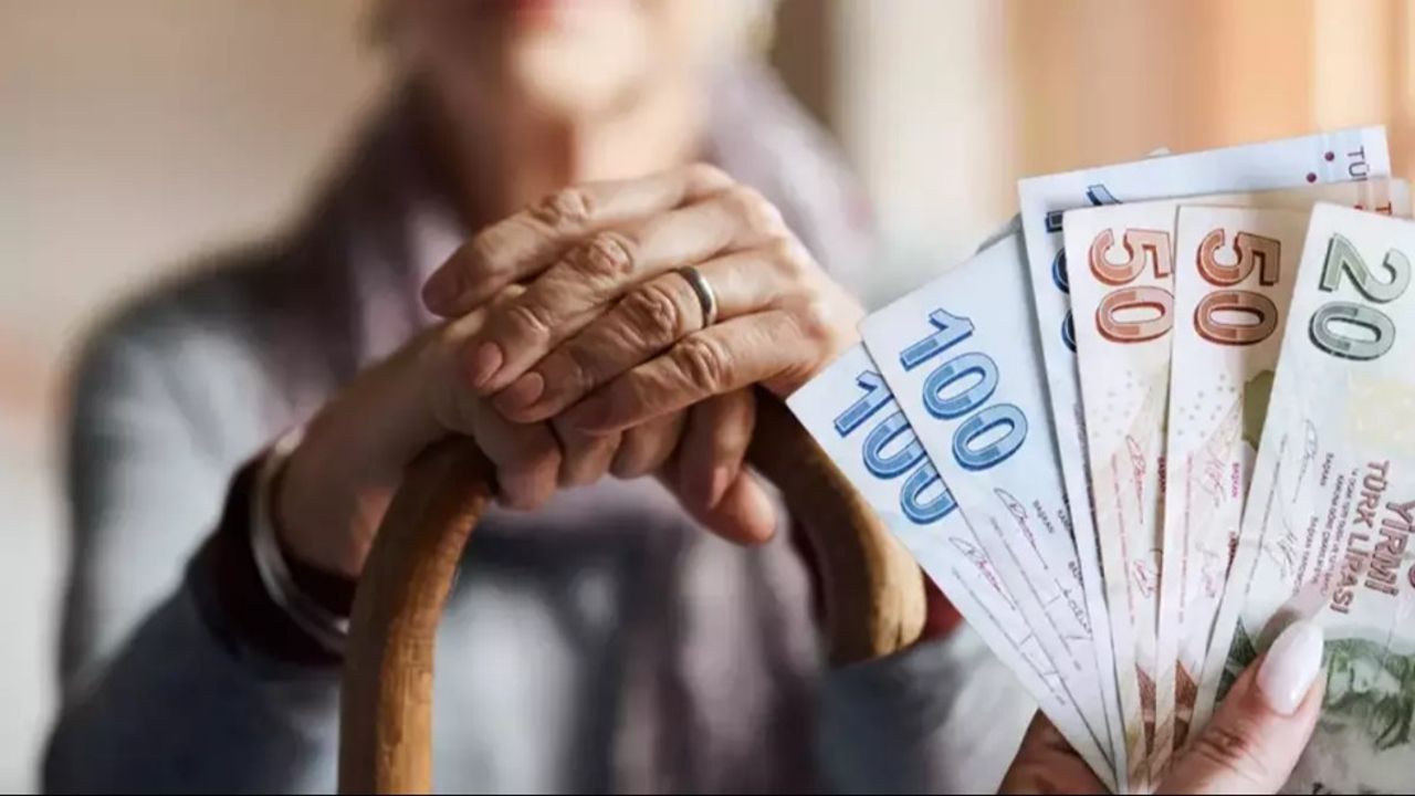 En düşük emekli aylığına ilişkin düzenleme Komisyon'dan geçti!