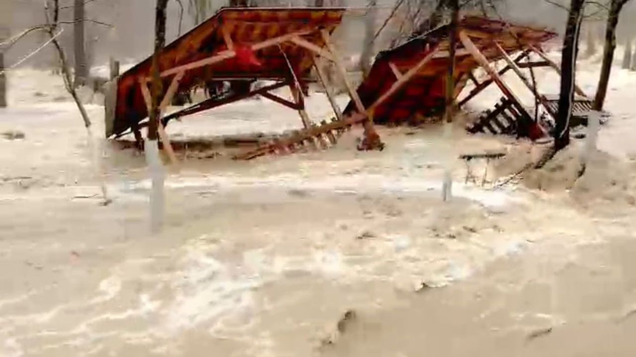 Kahramanmaraş'ta sağanak taşkınlara neden oldu