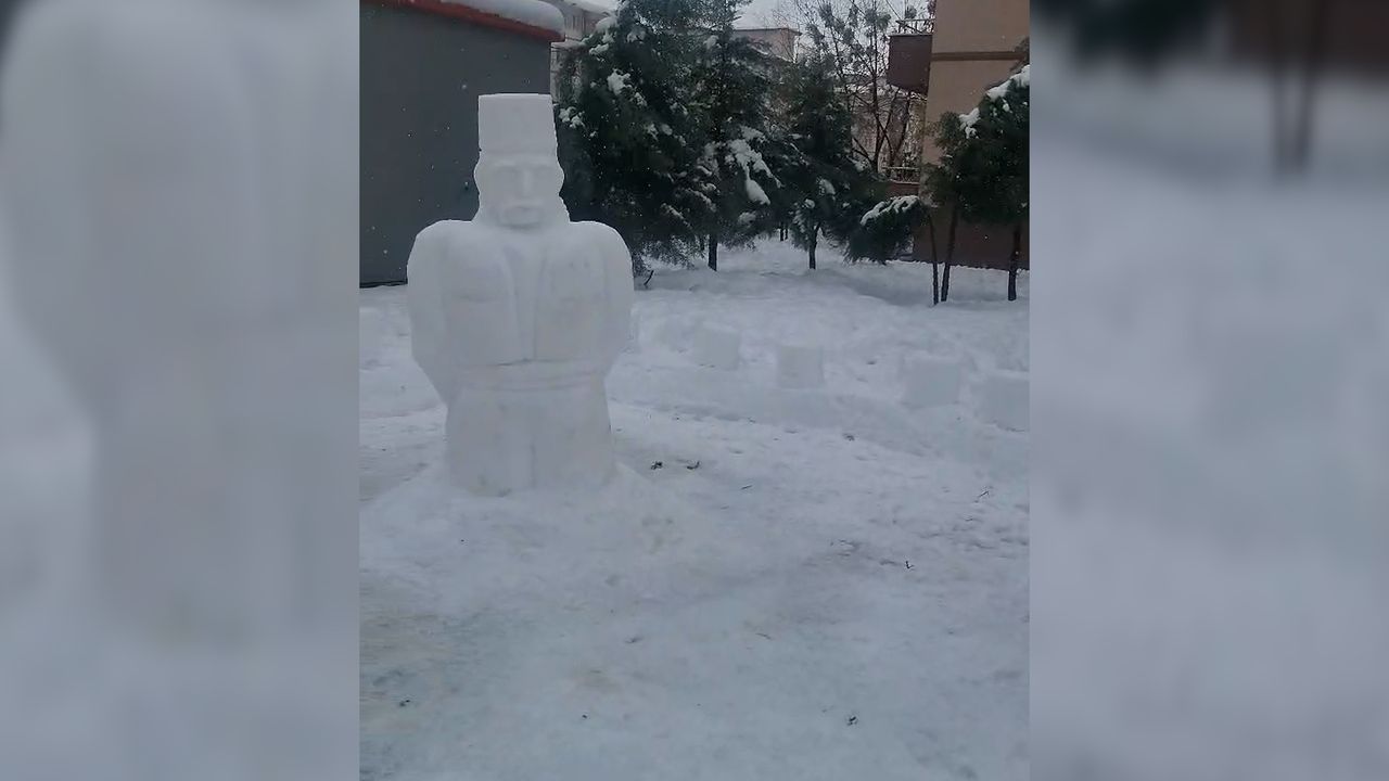 Kardan Adam Değil, Kar Heykeli! Kahramanmaraş’ta Renkli Görüntüler