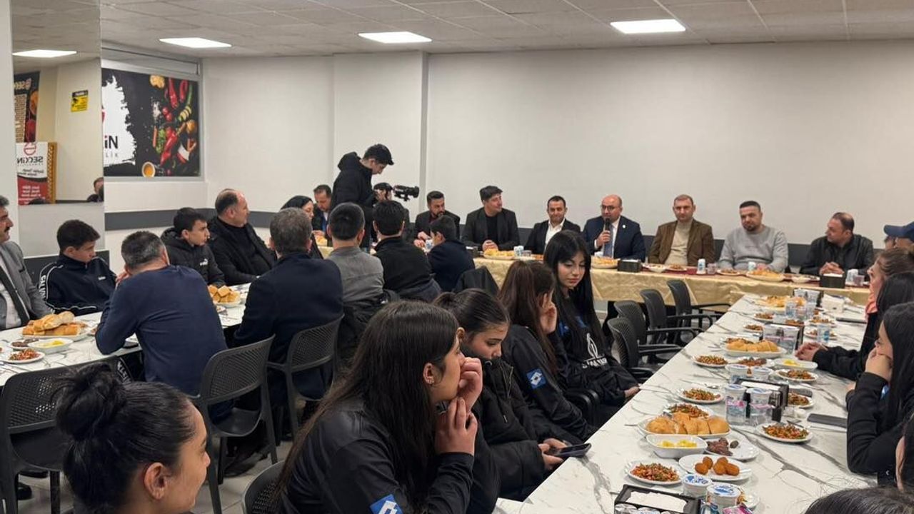 Maraş Gücü Spor Kulübü Play-Off Öncesi İftarda Buluştu