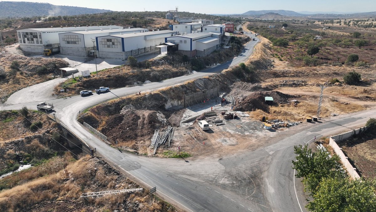 Büyükşehir Pazarcık’ta Yarım Asırlık Eski Köprüyü Yeniliyor